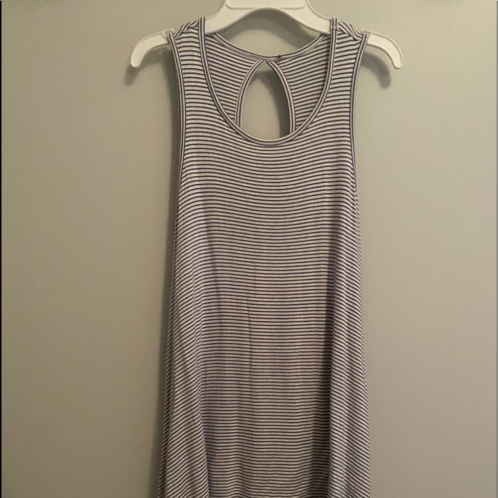 Purple and white long tank, great condition